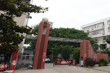 农业银行家属院西区3室2厅1卫72万130m2出售
